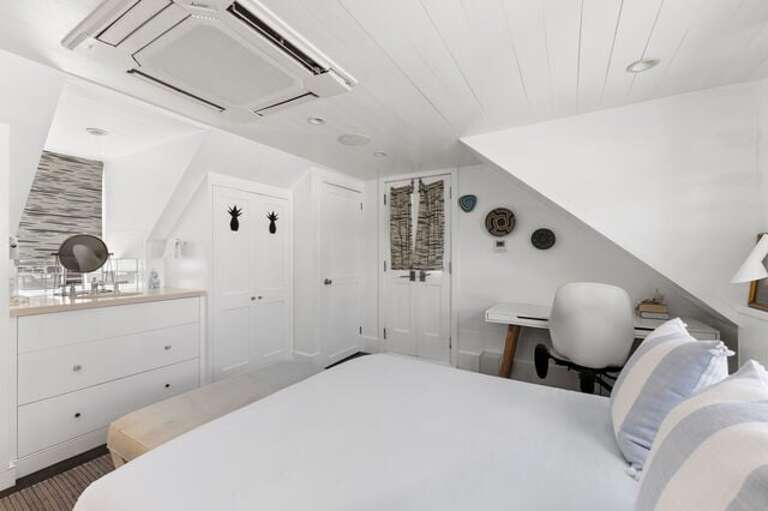 Second upstairs bedroom.