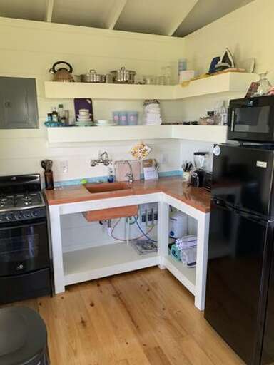 Full small kitchen. Full small kitchen.