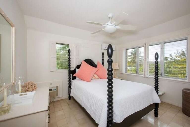 Guest bedroom with queen size bed Guest bedroom with queen size bed