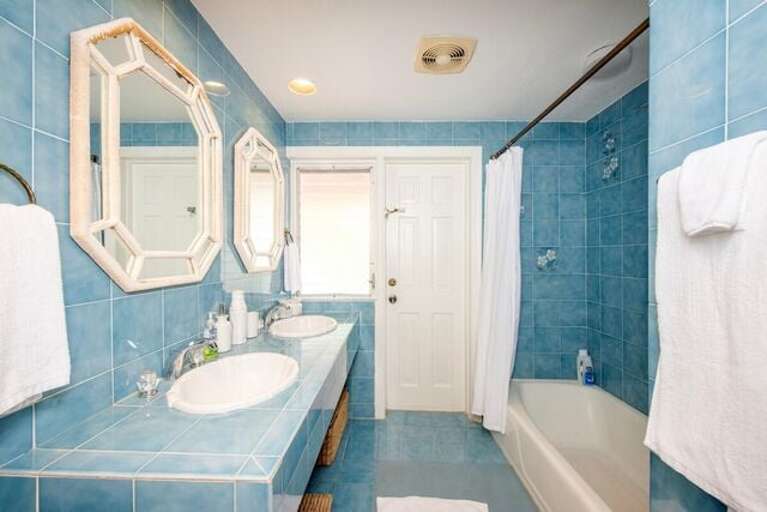 Master bath with double sinks, shower and bathtub