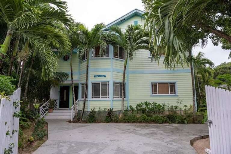 Drive with ample parking