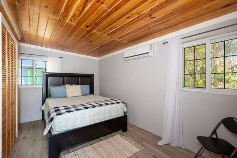 Bedrooom 3 with queen bed and en-suite bath.