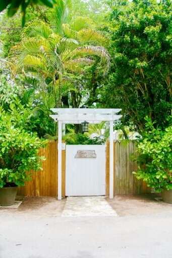 Entry gate to Fig Tree. Entry gate to Fig Tree.