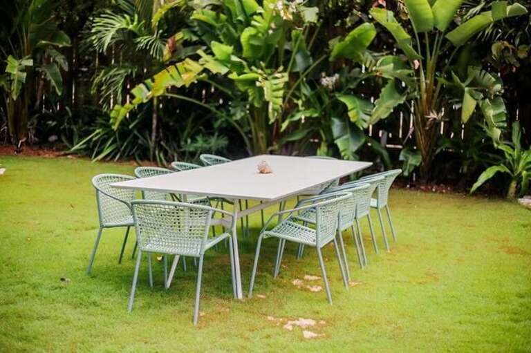 Outdoor seating for 10 people. Outdoor seating for 10 people.