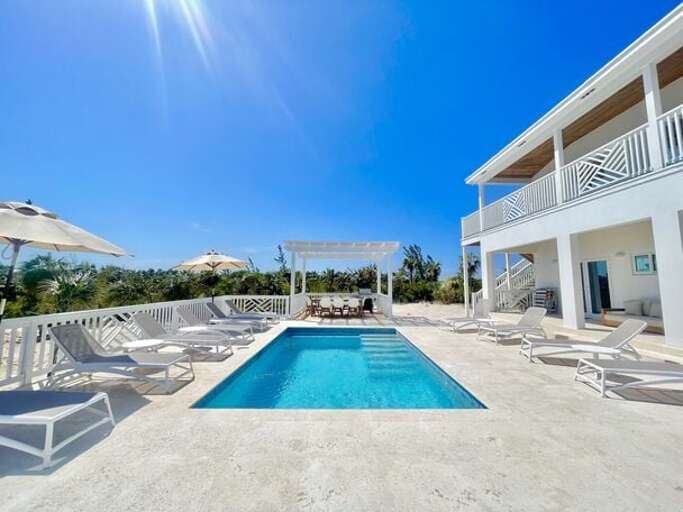 Plenty of loungers for guests! Plenty of loungers for guests!