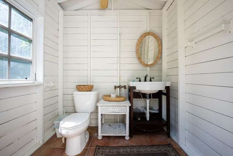 Powder room.