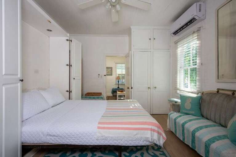 Upstairs King bedroom w/ en-suite bathroom.