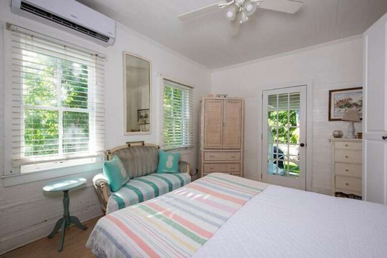 Upstairs King bedroom w/ en-suite bathroom.