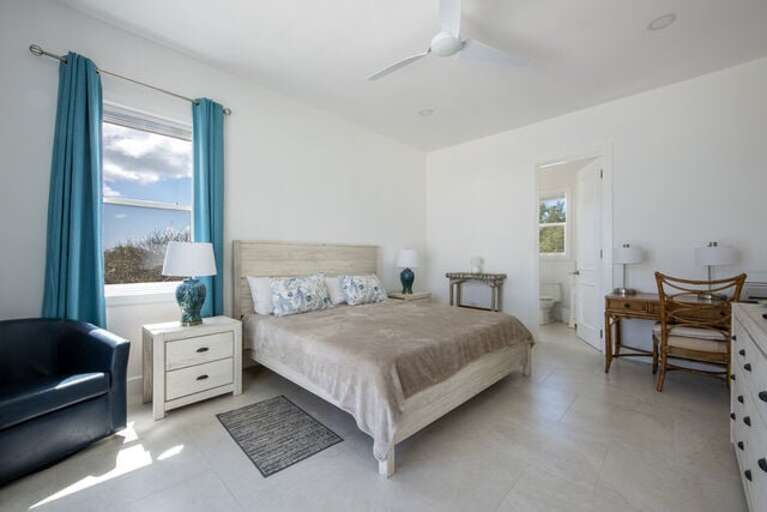 Carriage House:  Second master suite with king bed and en-suite baths. Carriage House:  Second master suite with king bed and en-suite baths.