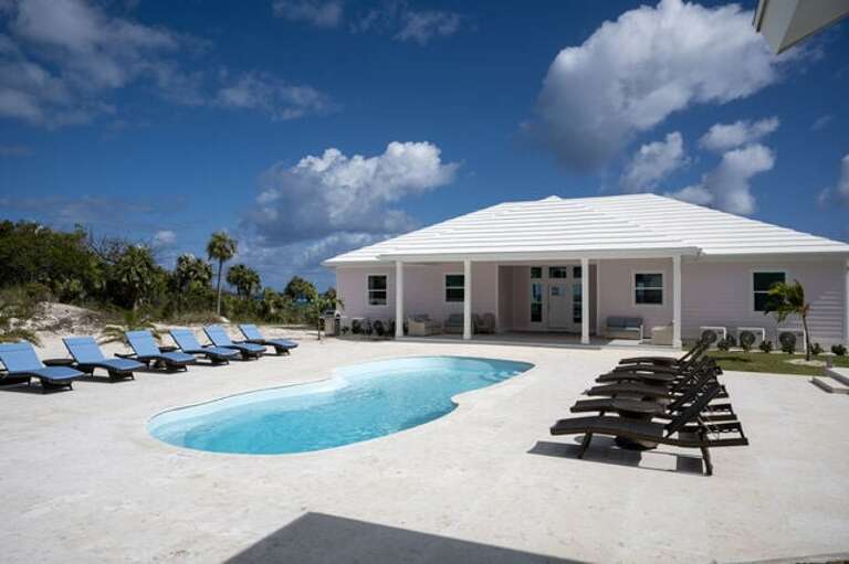 Main house and pool area. Main house and pool area.