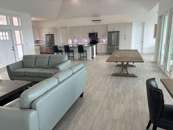 Pink Sands Point great room with dining area seating for 28. Pink Sands Point great room with dining area seating for 28.