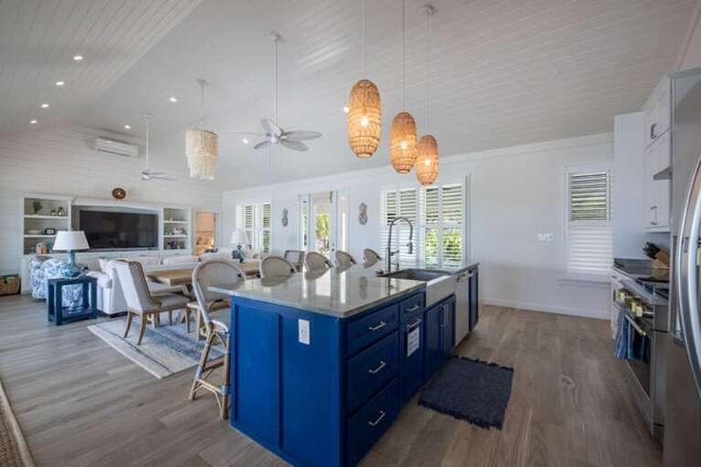 Fully equipped kitchen.