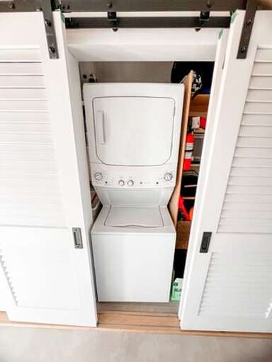 A laundry room with a washer/dryer, sink, and beach equipment can be found in the hall entrance.