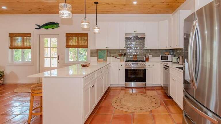 Fully equipped kitchen.