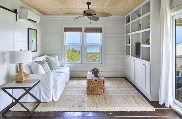 Kodachrome Bungalow: Living area.