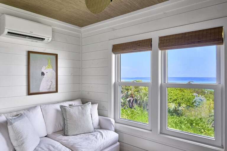 Kodachrome Bungalow: Living area view