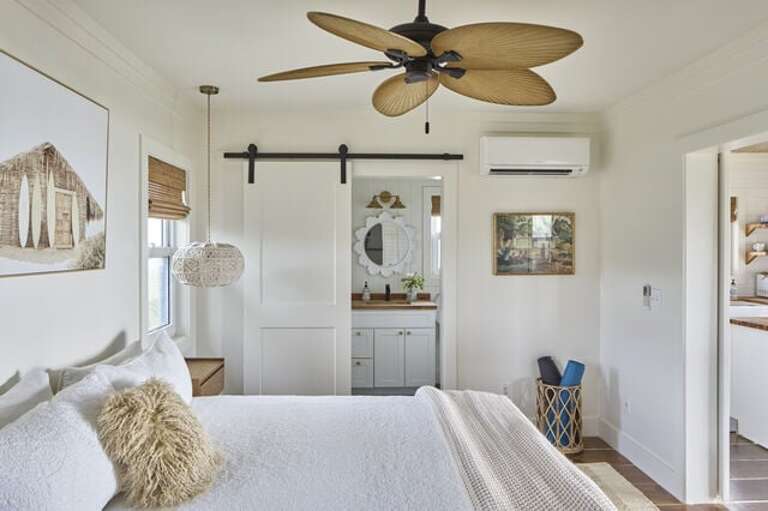 Wanderlust Bungalow: Bedroom with king size bed