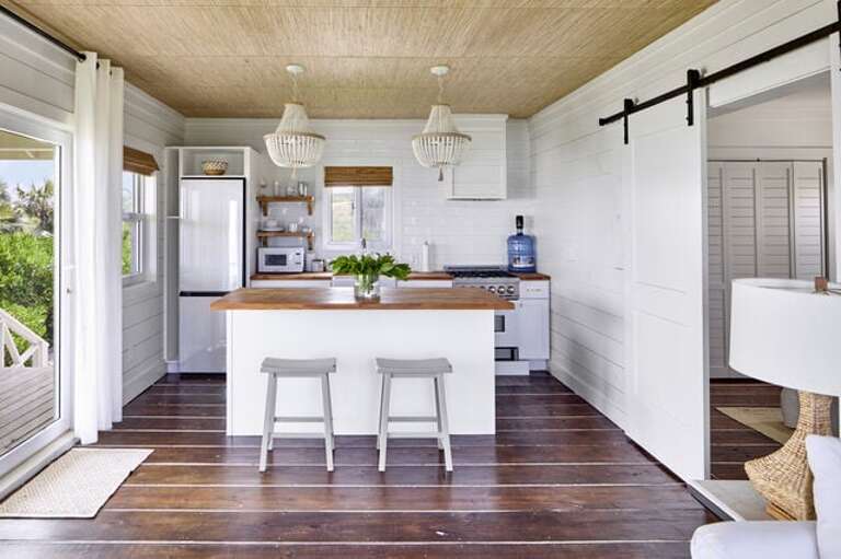 Bohemia Kodachrome Bungalow:  Well equipped kitchen with island.