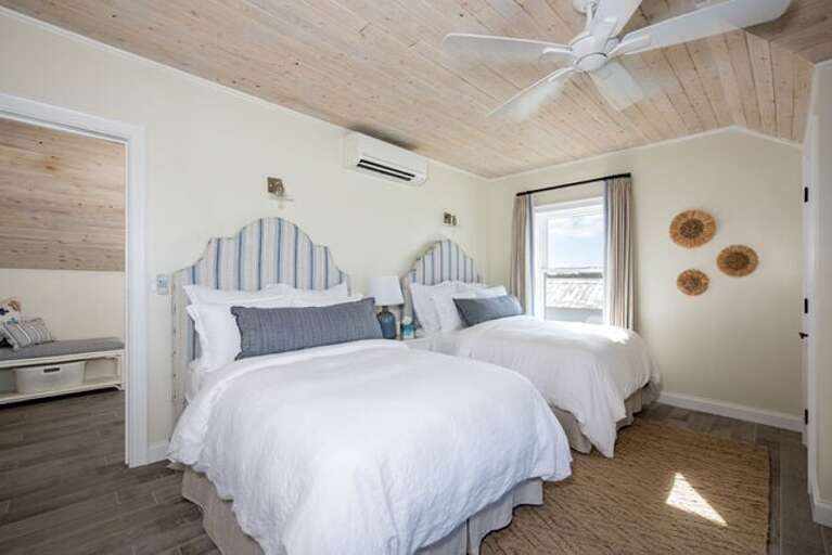 Upstairs twin bedroom (with full size beds) with ocean view and private en-suite bath.