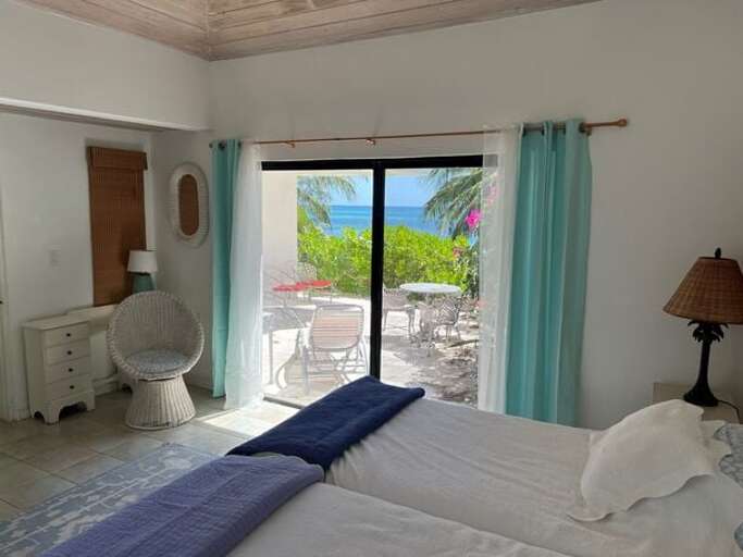 Second guest bedroom ocean view - angle 2