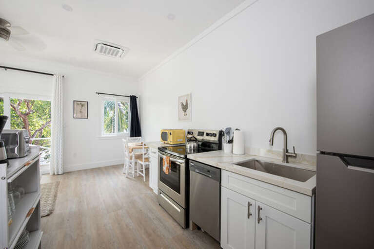 Fully equipped kitchen.