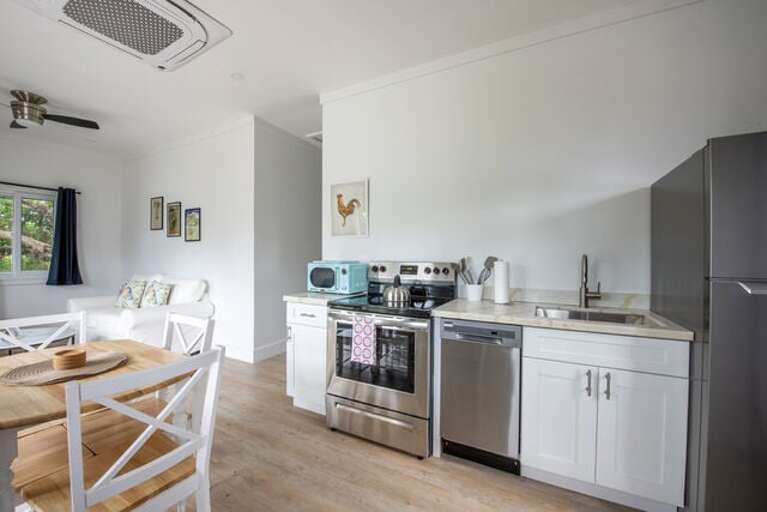 Fully equipped kitchen.