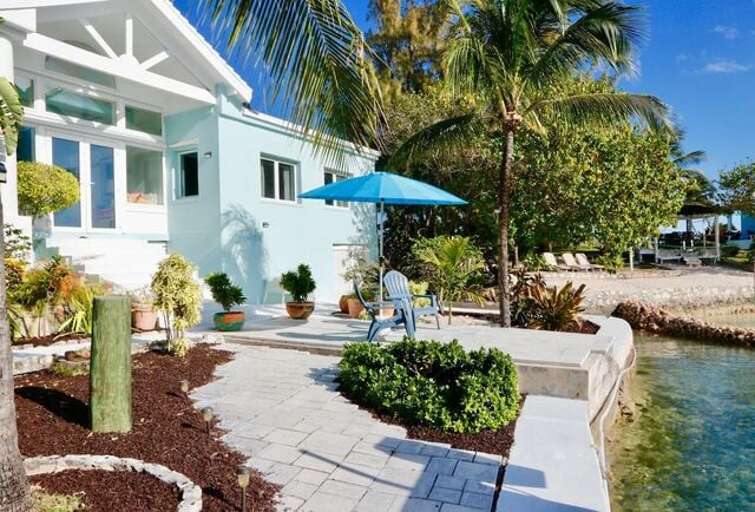 Facade of the main house.