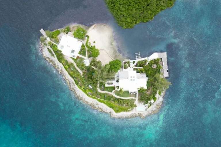 Middle Cay - A private island 5 minutes from Harbour Island, rented to just one group at a time. Middle Cay - A private island 5 minutes from Harbour Island, rented to just one group at a time.
