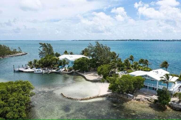 View of Middle Cay and our private beach. View of Middle Cay and our private beach.