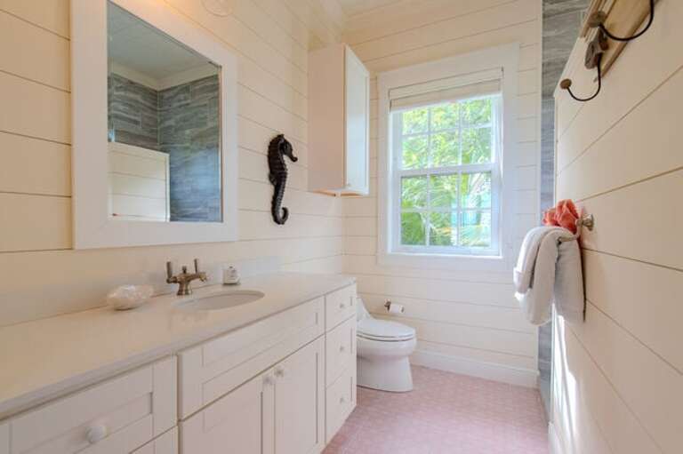 En suite bath with walk-in shower