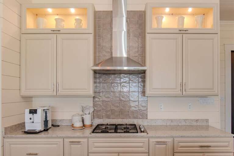 Fully equipped kitchen.