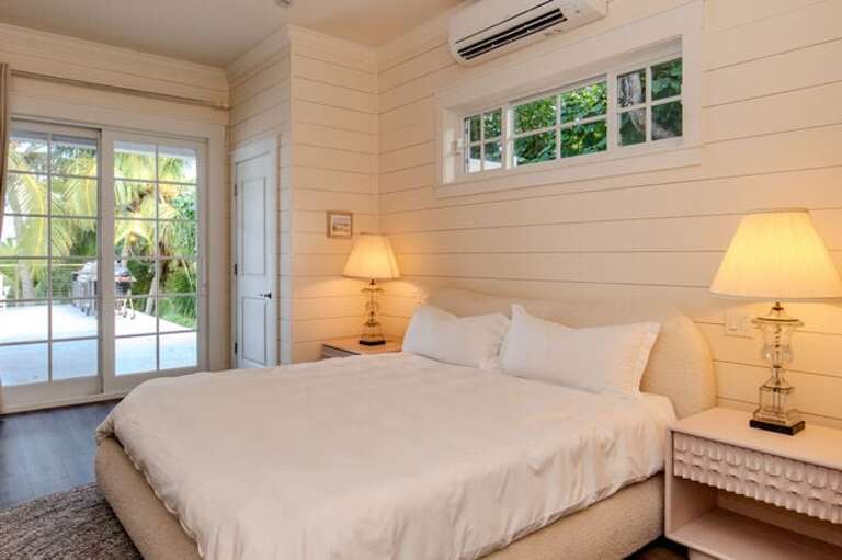 Master bedroom with king bed, en suite bath and ocean view.