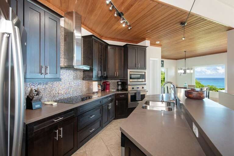 Fully equipped kithcen.