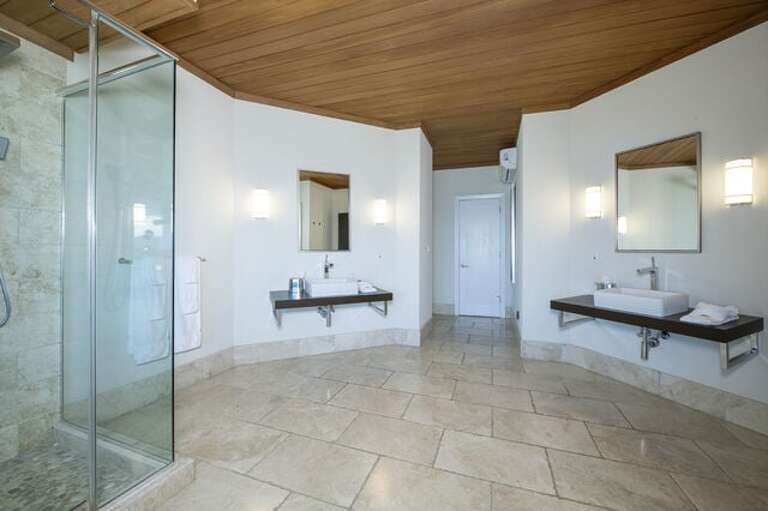 Master bath.
