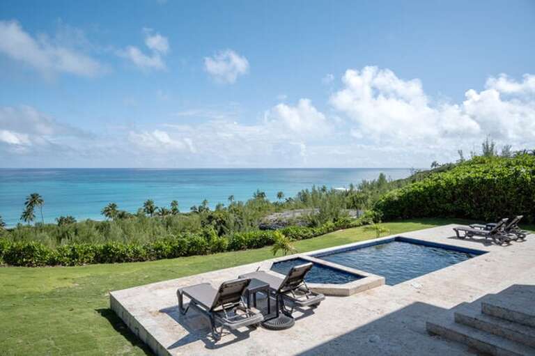 Villa private pool (Please note that private pool and spa are not heated.)