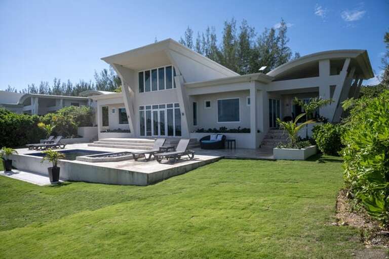 Vine House back yard and private pool.  (Please note that private pool and spa are not heated.)