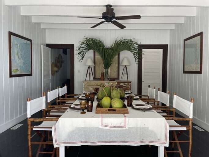 Dining Room for 6 guests.