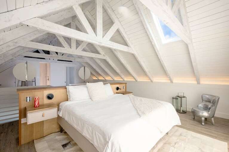 Master Suite with king size bed.