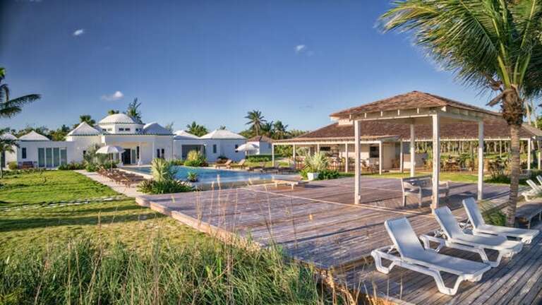 The La Bougainvillea resort, with its excellent beachfront restaurant and bar, is a short walk down the beach from Silver Palms.