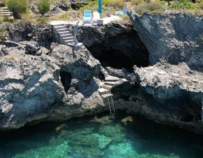 On the Caves has easy access in and out of the Caribbean, which is usually as calm as a lake at this location. On the Caves has easy access in and out of the Caribbean, which is usually as calm as a lake at this location.