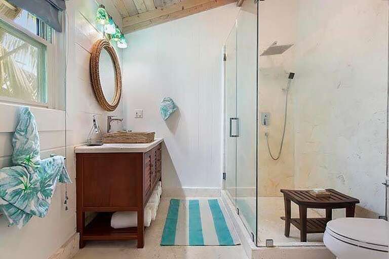 En-suite Washroom to Master Suite