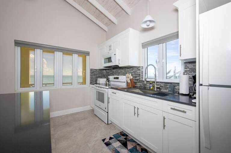 Guest Cottage fully equipped kitchen.