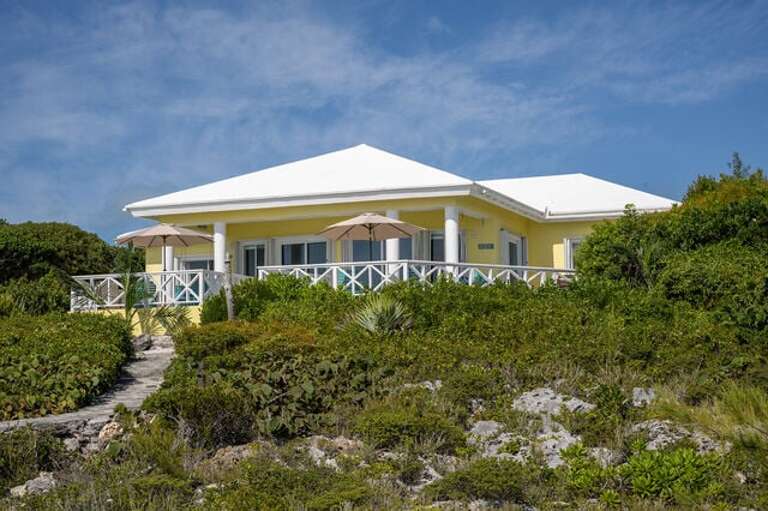 Tranquilville offers direct access to the calm turquoise Caribbean.