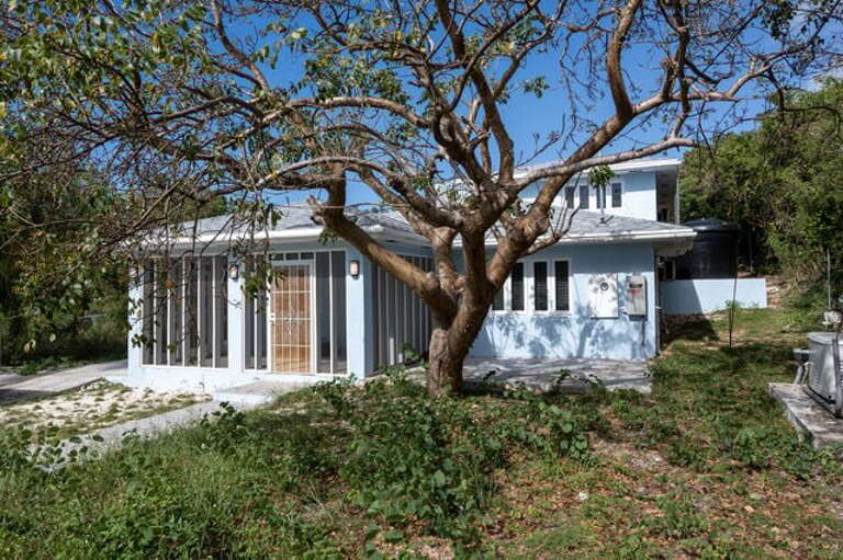 North Eleuthera escape awaits at this 4-bedroom house.