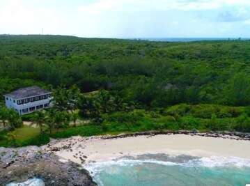 Welcome to Alfred House!  Alfred House is located on a point between two spectacular beaches,