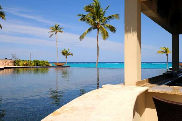 Wykee Estates is walking distance to Pascal's famous beachfront restaurant and pool bar.