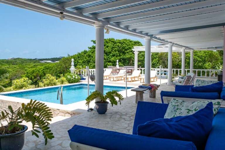 High Life has a private saltwater pool with a sea view.