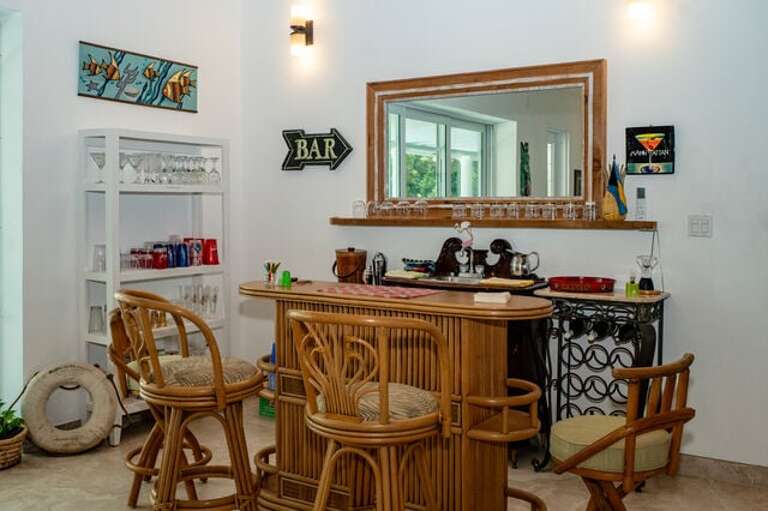 Wet bar.