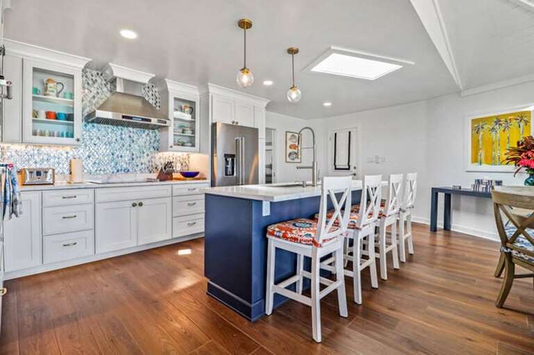 The chef's kitchen, which also enjoys ocean views, is finished in white quartz and stainless steel.