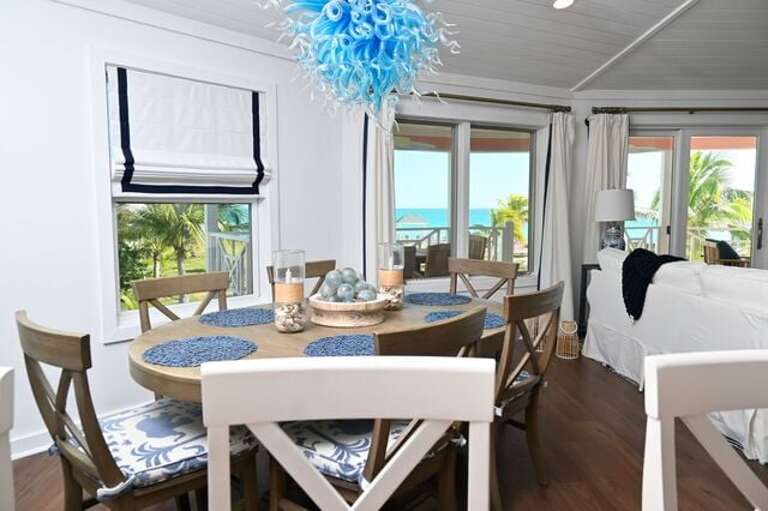 The dining area has seating for 6 and also enjoys the magnificent Caribbean Sea views.